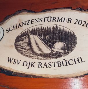 Holzmedaille für den zweiten Sieger des Feuerwehrlaufes