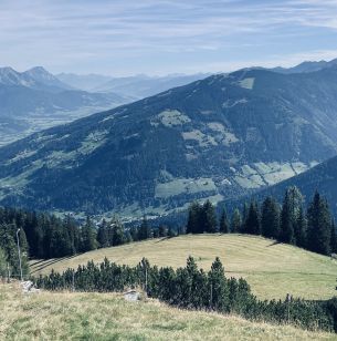 Blick von Hochwurzen auf ein Tal bei Schladming